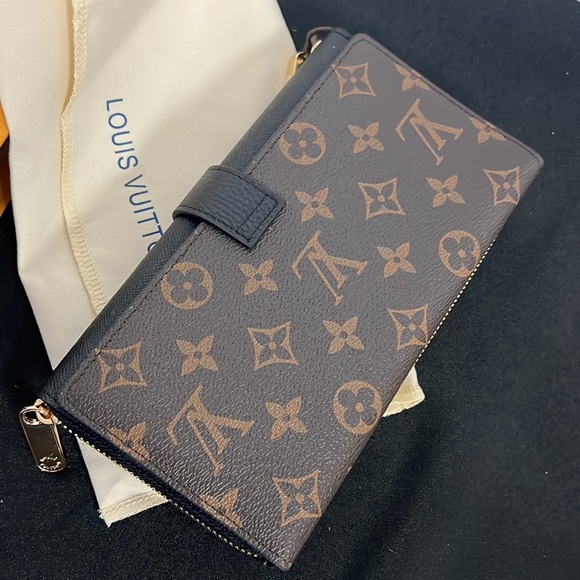 Designer Inspired Clutch Wristlet Wallet - Picture 8 of 8